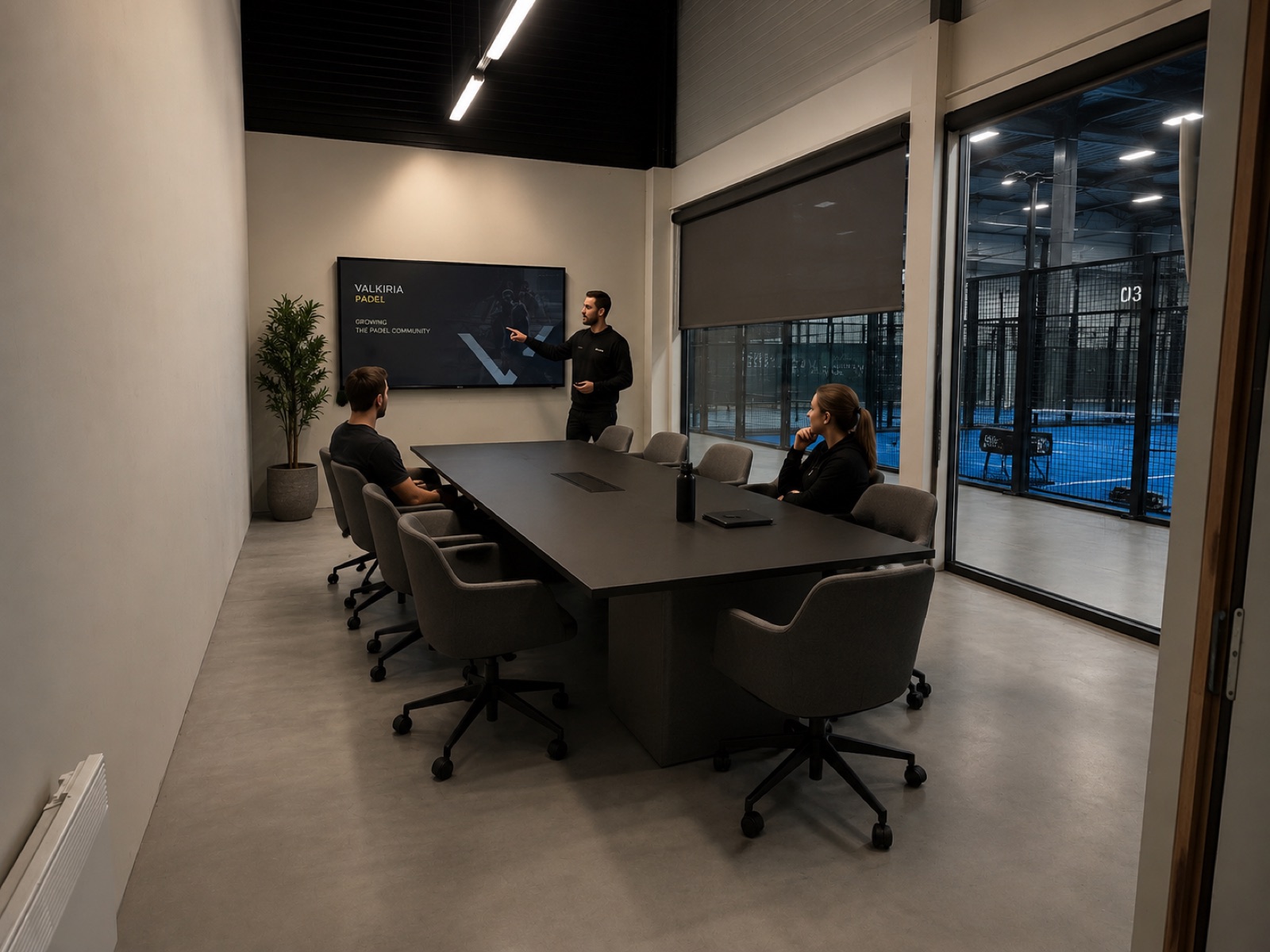 Salle de réunion avec vue sur les terrains indoor